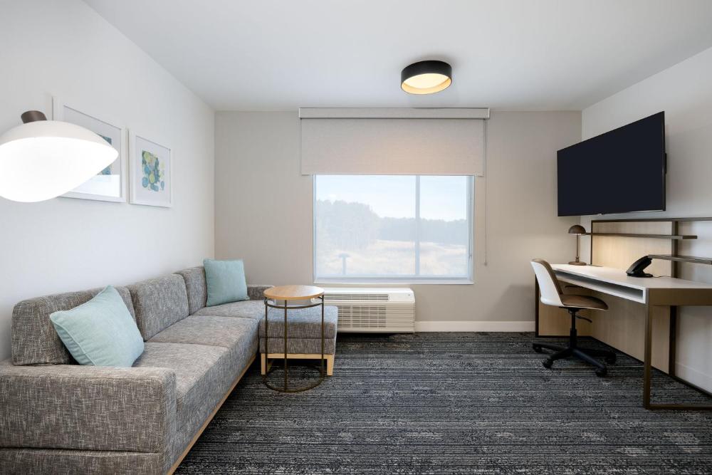 One-Bedroom Queen Suite interior